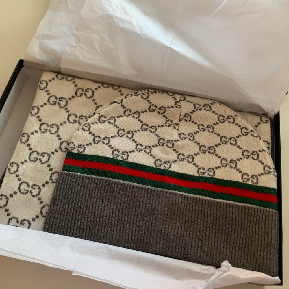 Gucci Cream and Gray Beanie and Scarf Set